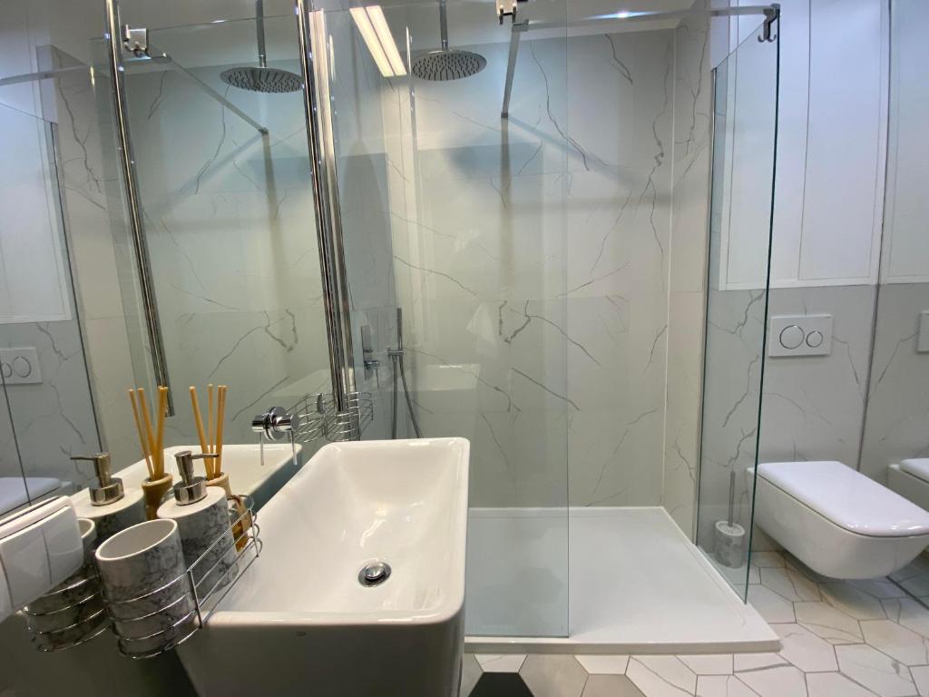 a bathroom with a sink and a shower and a toilet at Maya's Flats & Resorts 44 - 3 rooms apartment on Chlebnicka Street Gdańsk Old Town in Gdańsk