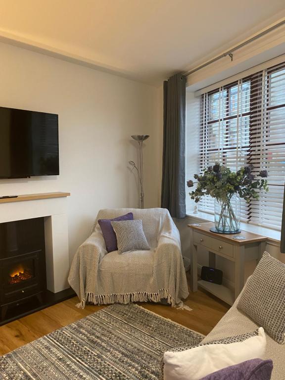 TV a/nebo společenská místnost v ubytování The Howff - Lovely 2-Bed Apartment in Anstruther
