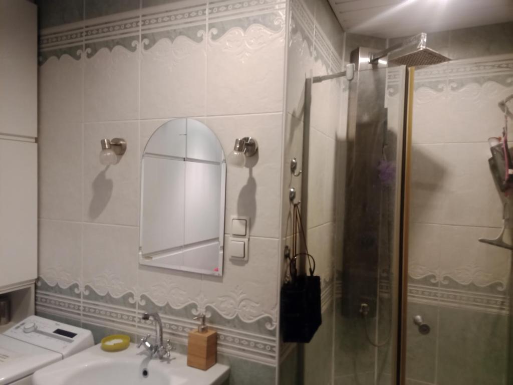 Kúpeľňa v ubytovaní Pokój w domu z dużym ogrodem