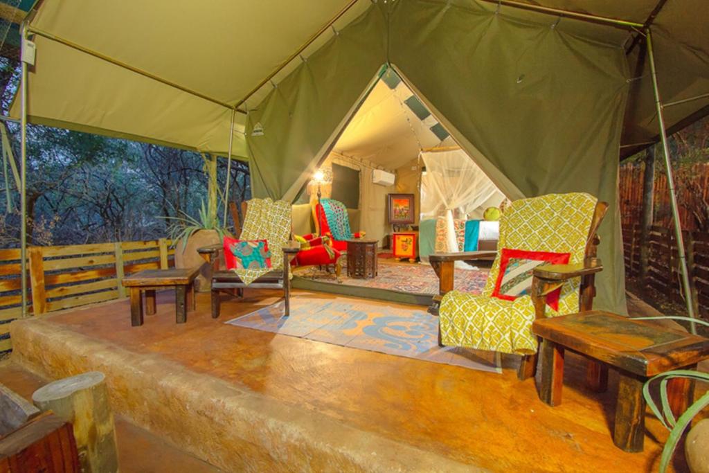 Posezení v ubytování Wielewaal Bush Lodge