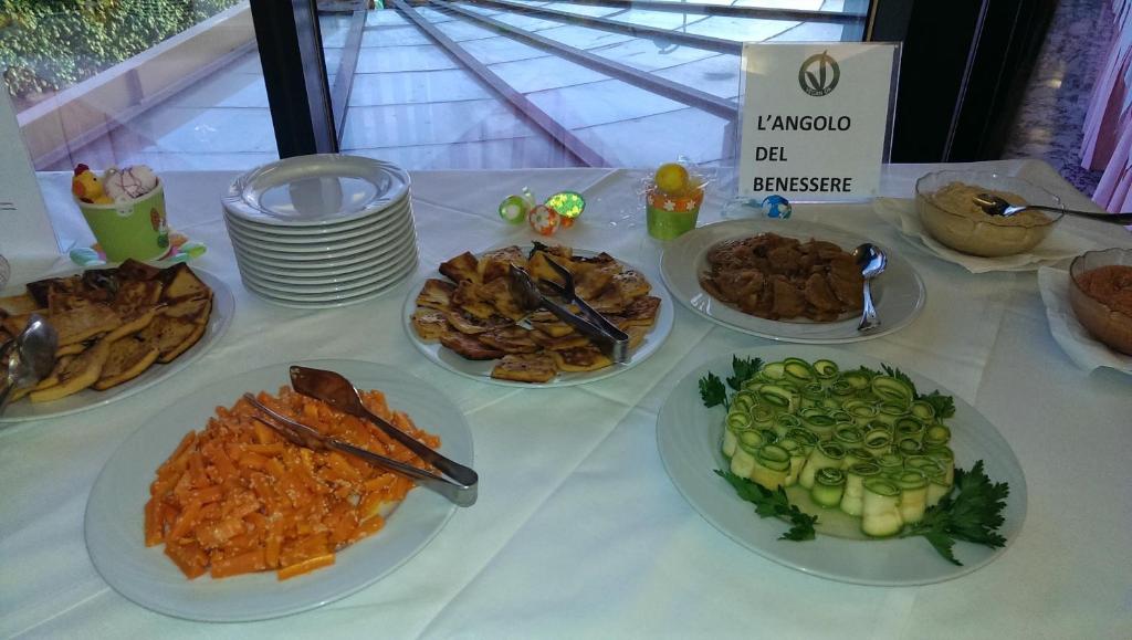 Comida no hotel ou em algum lugar perto