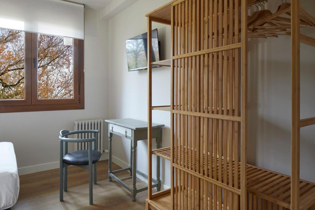 TV a/nebo společenská místnost v ubytování Hostal Rural Aritzalko