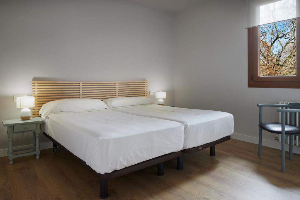 Postel nebo postele na pokoji v ubytování Hostal Rural Aritzalko