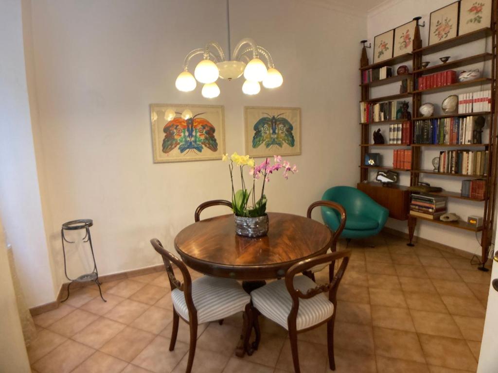The library in Az apartmant
