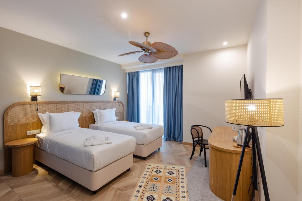 Postel nebo postele na pokoji v ubytování MiraMar Luxury Residences