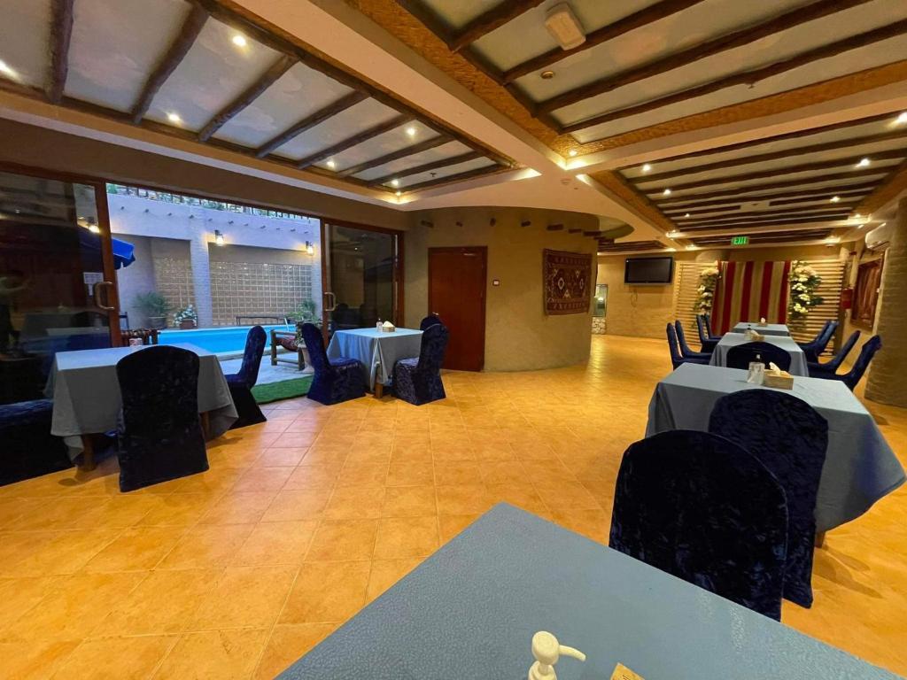 Bazen u ili blizu objekta Al Liwan Suites