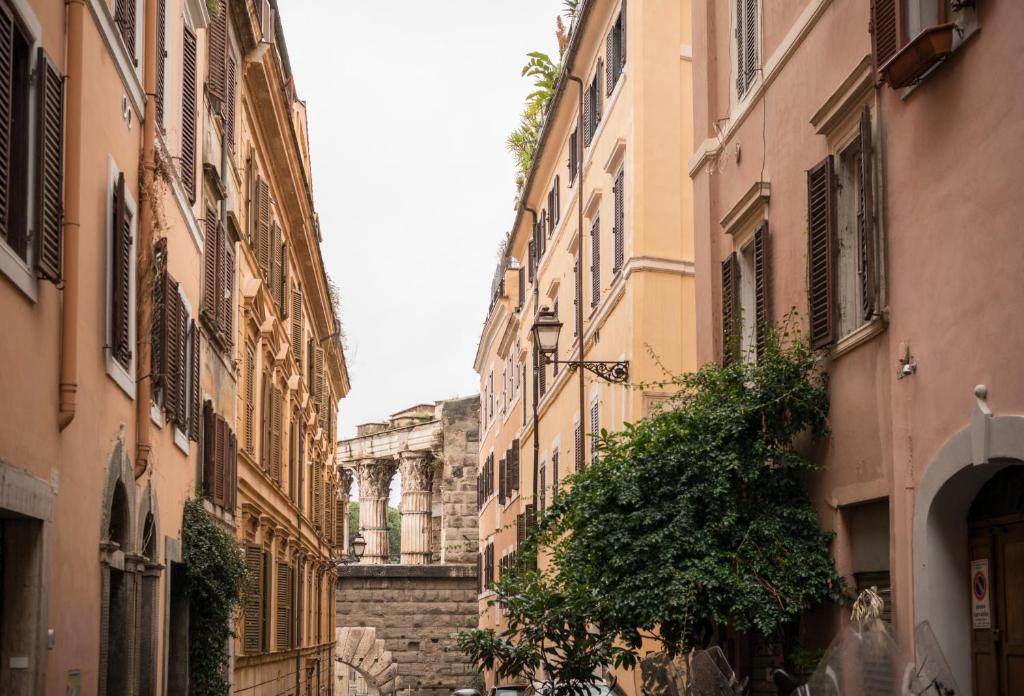 an alley between two buildings in a city at Colosseum Townhouse in Rome