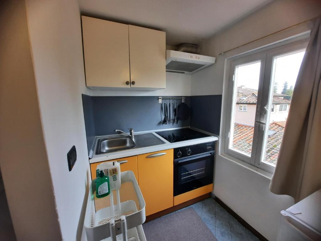 A kitchen or kitchenette at Le MURA MEDIEVALI