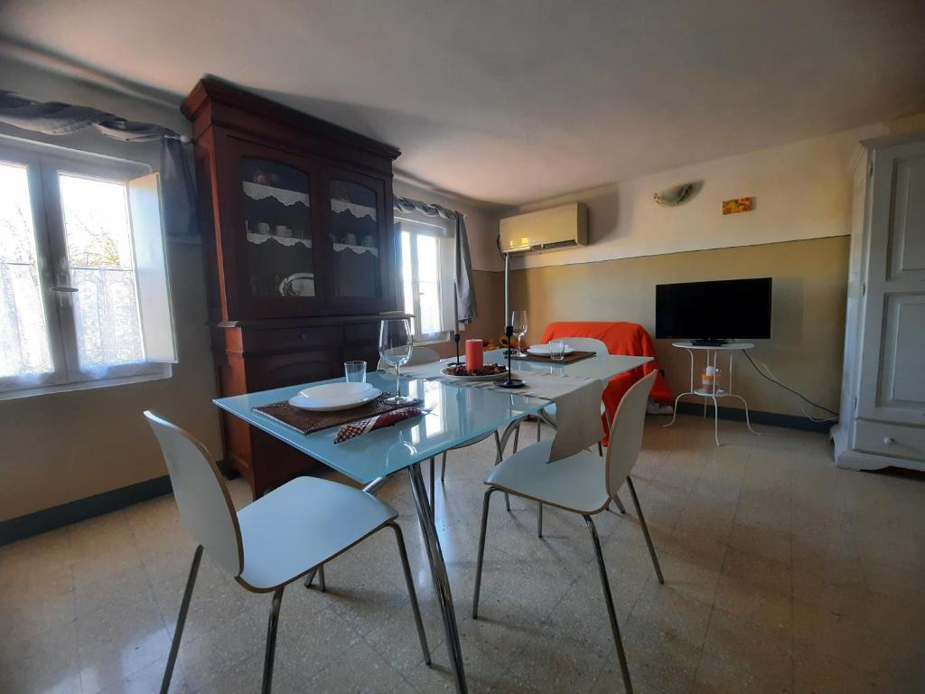 A television and/or entertainment centre at Le MURA MEDIEVALI