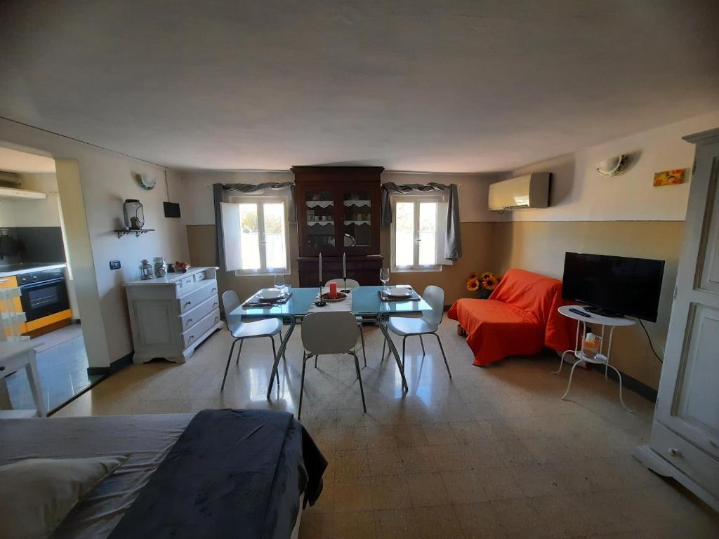 A television and/or entertainment centre at Le MURA MEDIEVALI