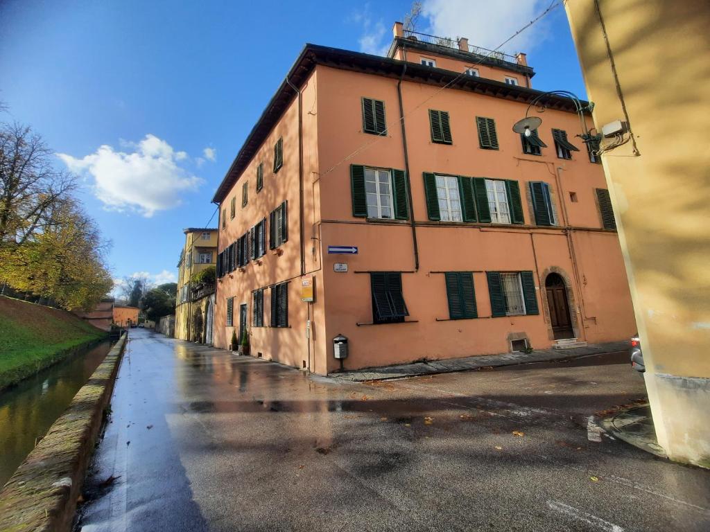 The building in which Az apartmant is located
