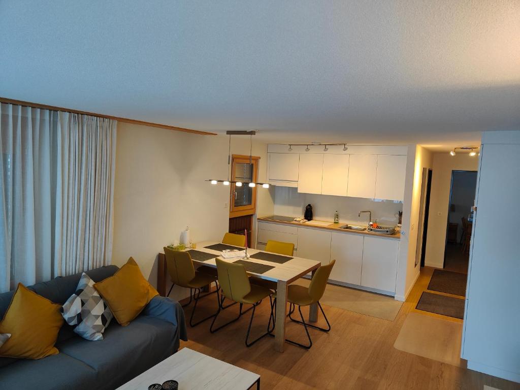 Kuchyň nebo kuchyňský kout v ubytování Schöne und Moderne Ferienwohnung