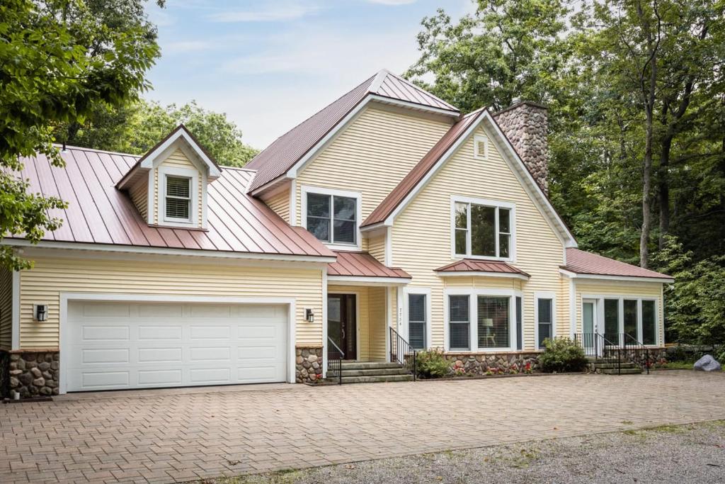 Big Platte Lake Cottage Up North Family Fun!, Honor, MI