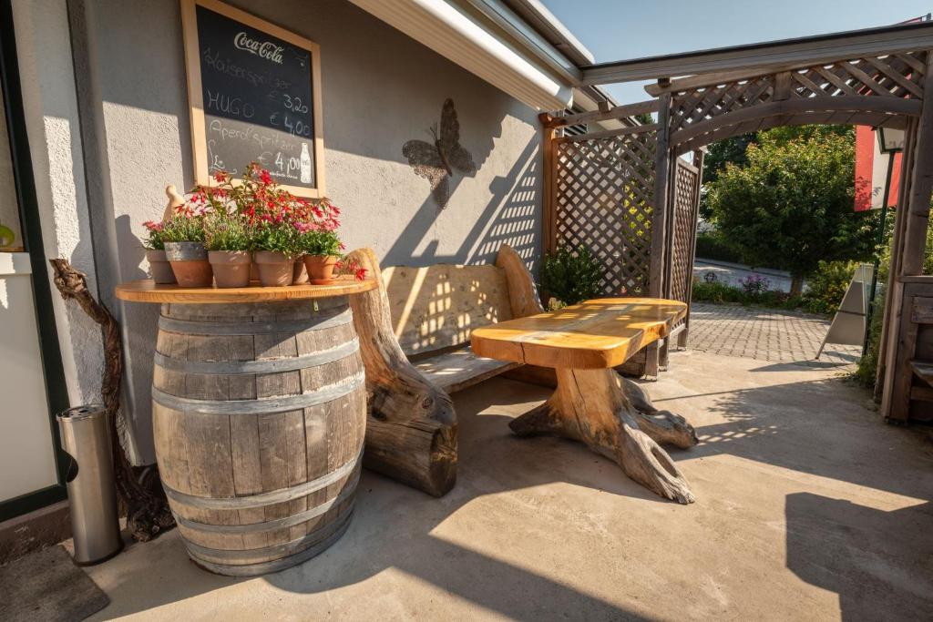 Patio nebo venkovní prostory v ubytování s'Wirtshaus by Alpine Genusswelten