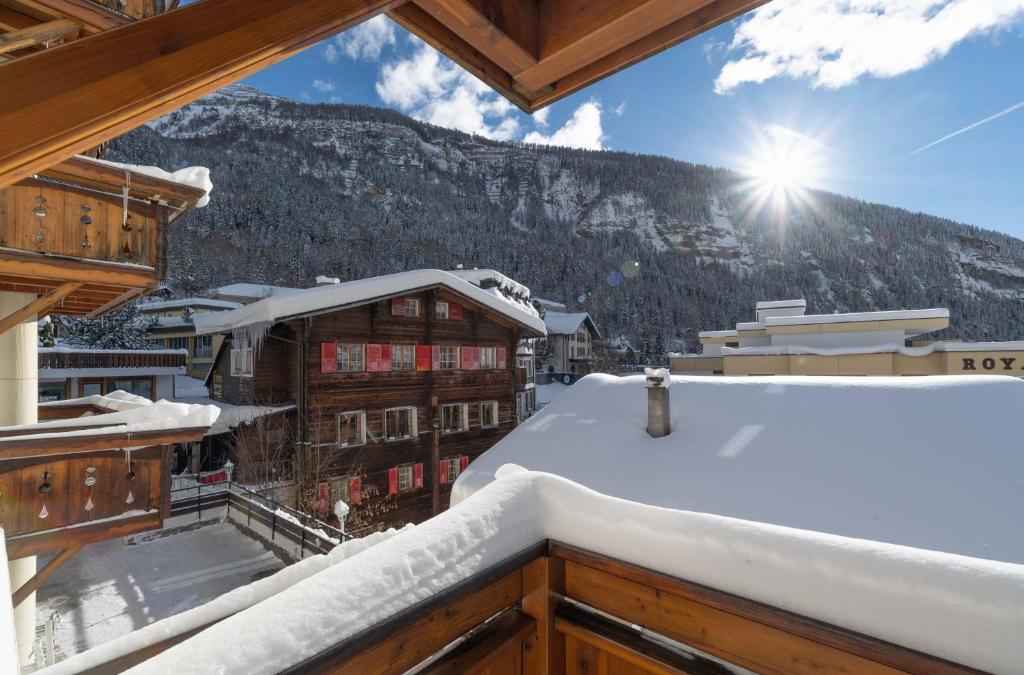 Nespecifikovaný výhled na hory nebo výhled na hory při pohledu z hotelu
