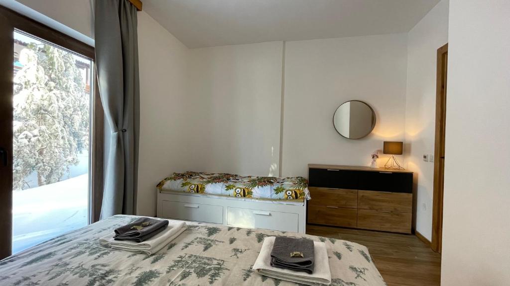 Ein Bett oder Betten in einem Zimmer der Unterkunft Apartman Pinewood Divcibare
