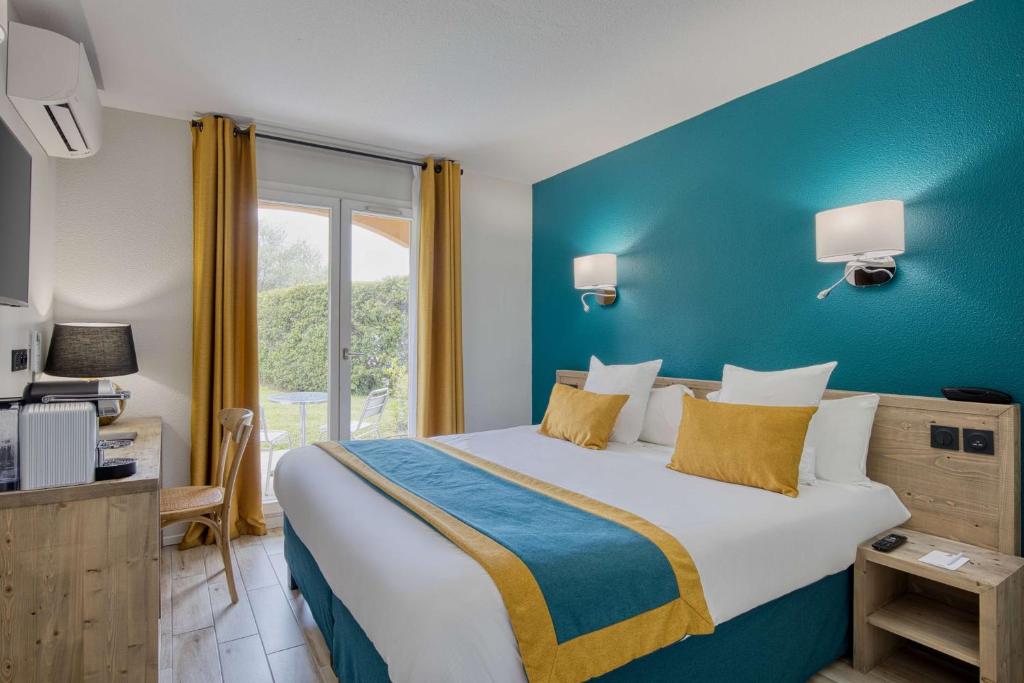 Postel nebo postele na pokoji v ubytování Best Western Le Vauban