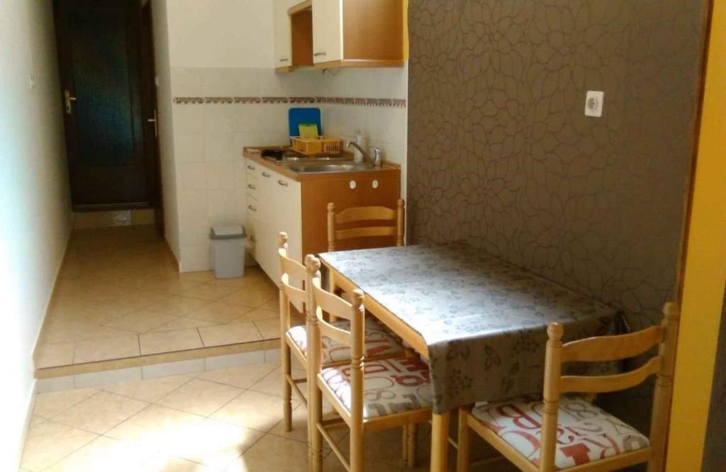 Kuchyň nebo kuchyňský kout v ubytování Apartments in Jadranovo 41877