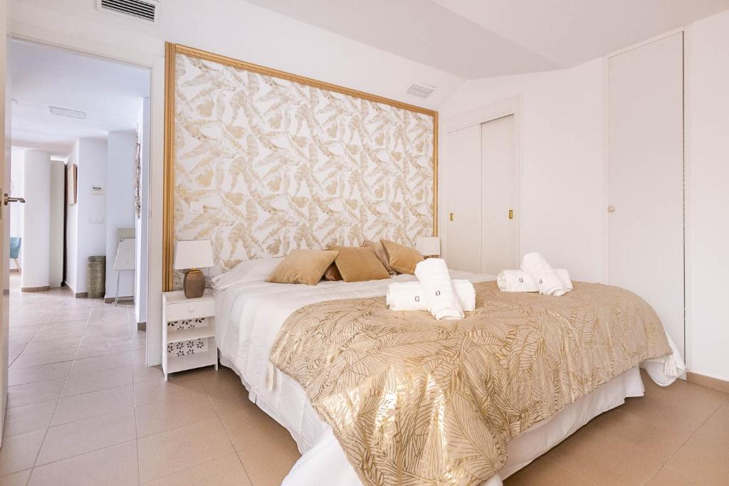 Postel nebo postele na pokoji v ubytování Goyeneta Luxury Suite