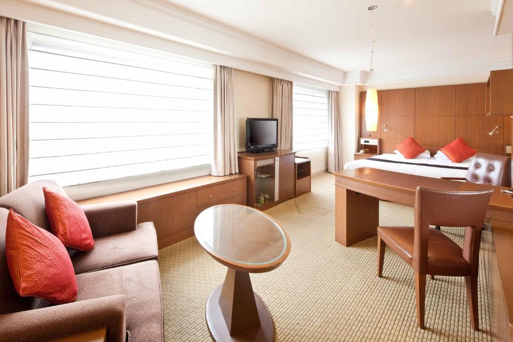 TV a/nebo společenská místnost v ubytování Royal Park Hotel