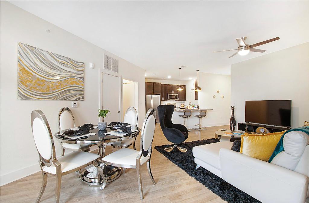 Love,Peace,and Relaxation 2 BR near Downtown - Housity