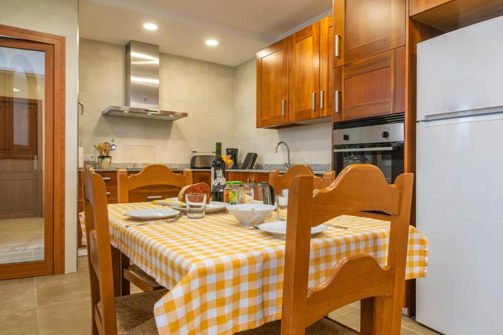 A kitchen or kitchenette at Can Serra -Santa Margalida-