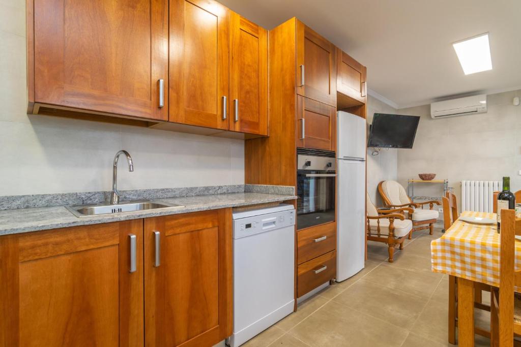 A kitchen or kitchenette at Can Serra -Santa Margalida-