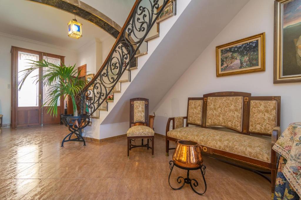 A seating area at Can Serra -Santa Margalida-