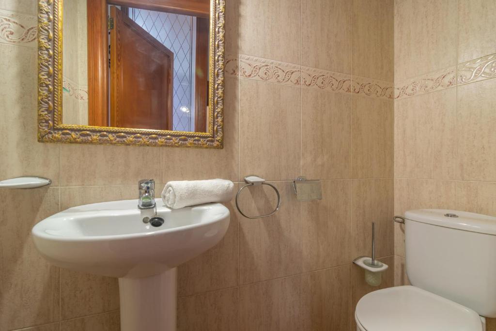 A bathroom at Can Serra -Santa Margalida-
