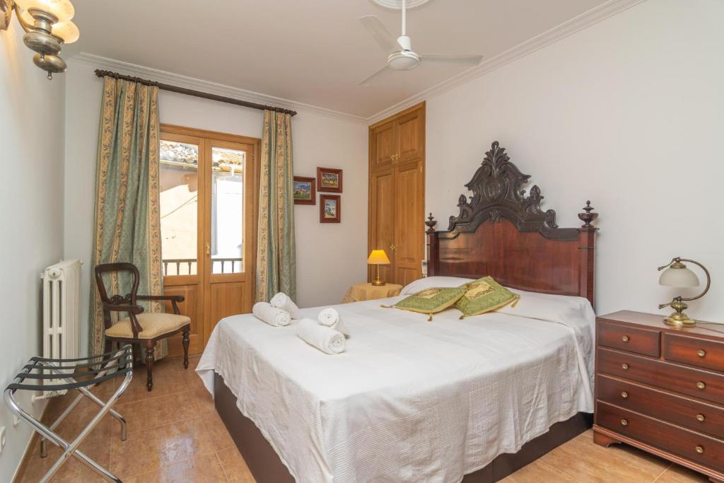 A bed or beds in a room at Can Serra -Santa Margalida-