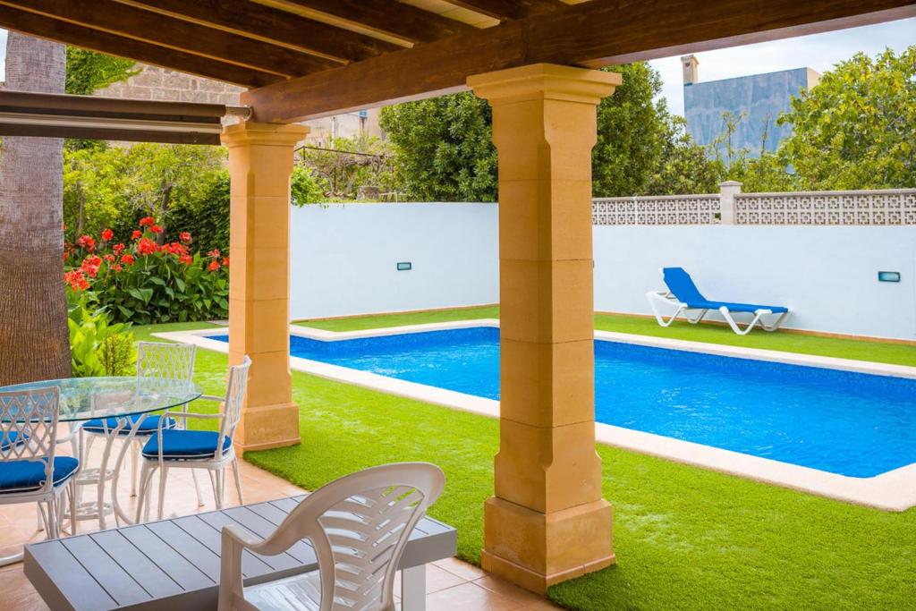 The swimming pool at or close to Can Serra -Santa Margalida-