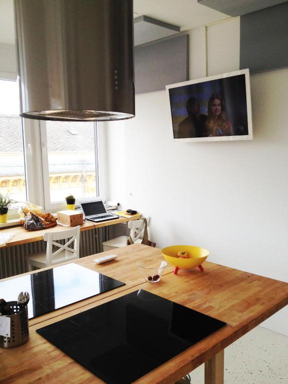 TV a/nebo společenská místnost v ubytování Business Hostel Wiesbaden ONE