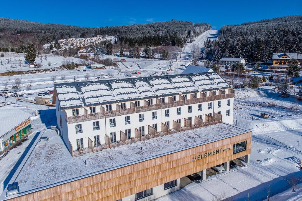 Nespecifikovaný výhled na hory nebo výhled na hory při pohledu z hotelu
