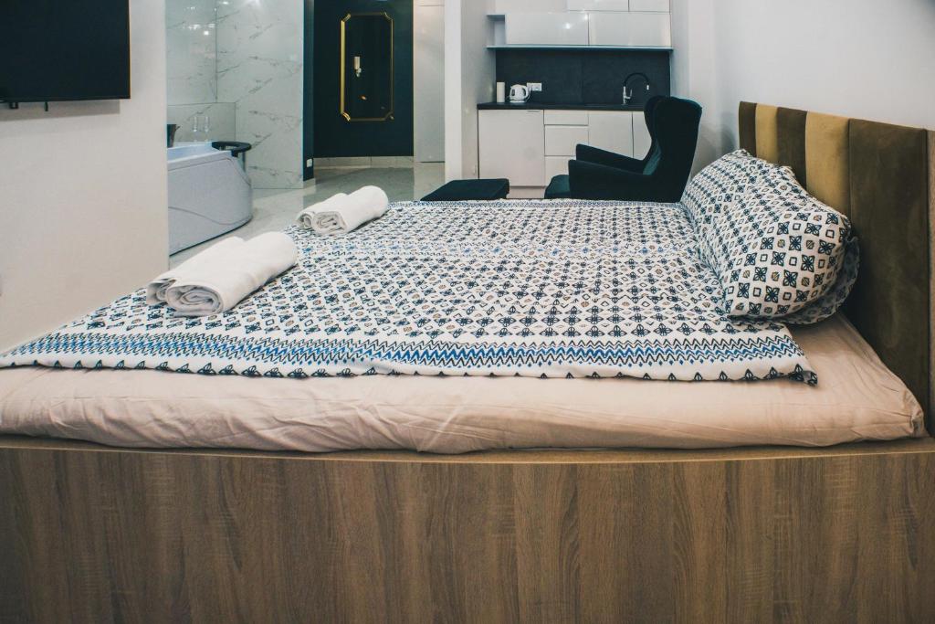 Posteľ alebo postele v izbe v ubytovaní YOURAPART STARÓWKA z JACUZZI