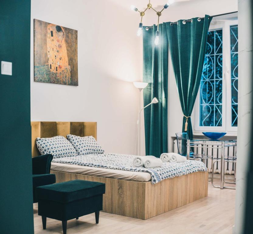 Posteľ alebo postele v izbe v ubytovaní YOURAPART STARÓWKA z JACUZZI