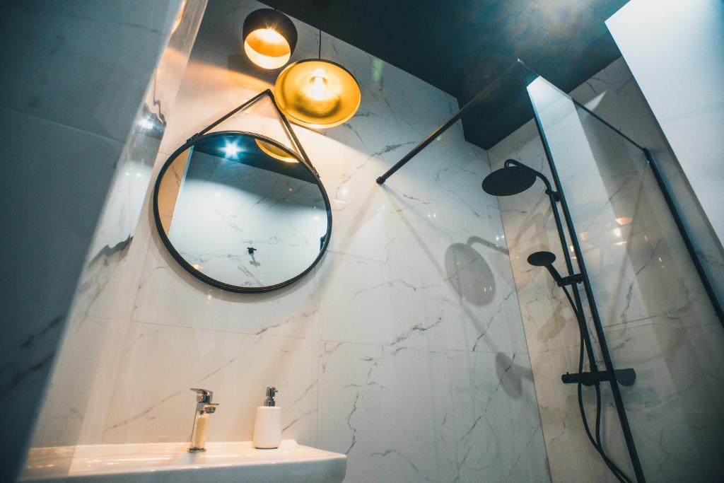 Kúpeľňa v ubytovaní YOURAPART STARÓWKA z JACUZZI