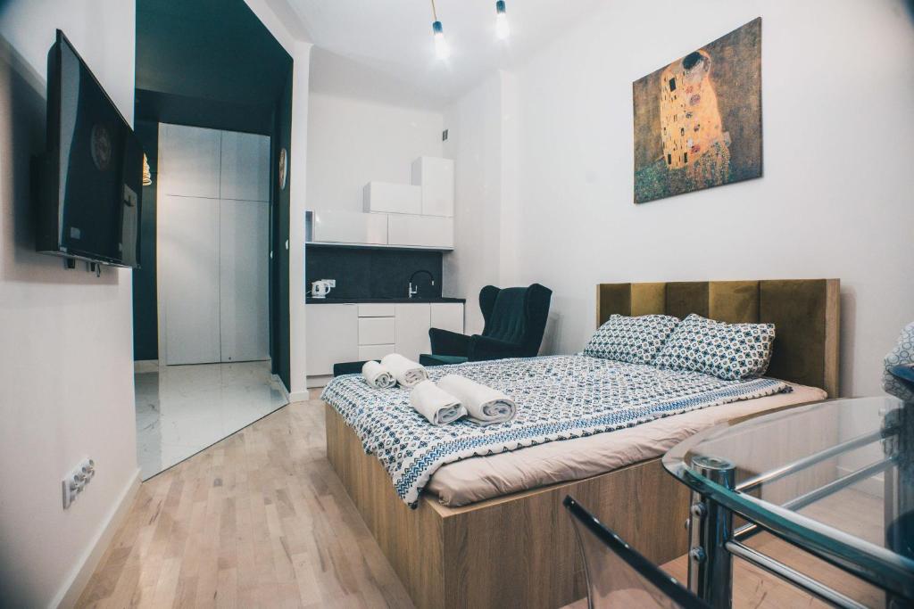 Posteľ alebo postele v izbe v ubytovaní YOURAPART STARÓWKA z JACUZZI