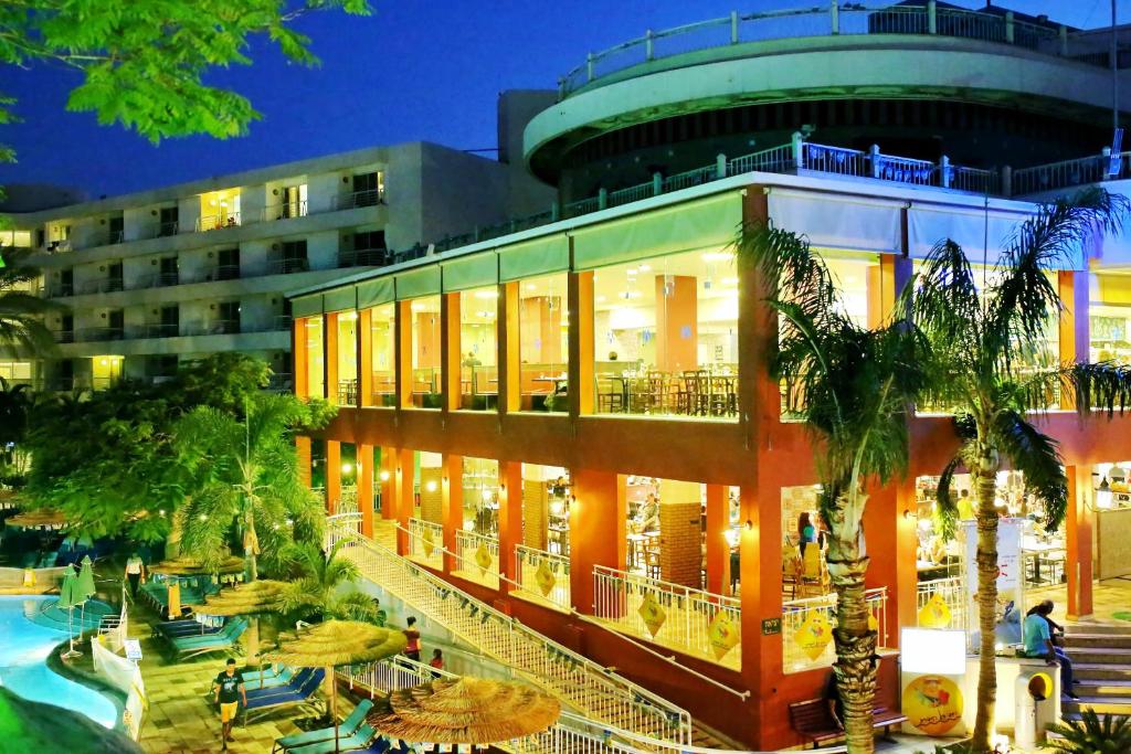 Bazén v ubytování Club Hotel Eilat - All Suites Hotel nebo v jeho okolí