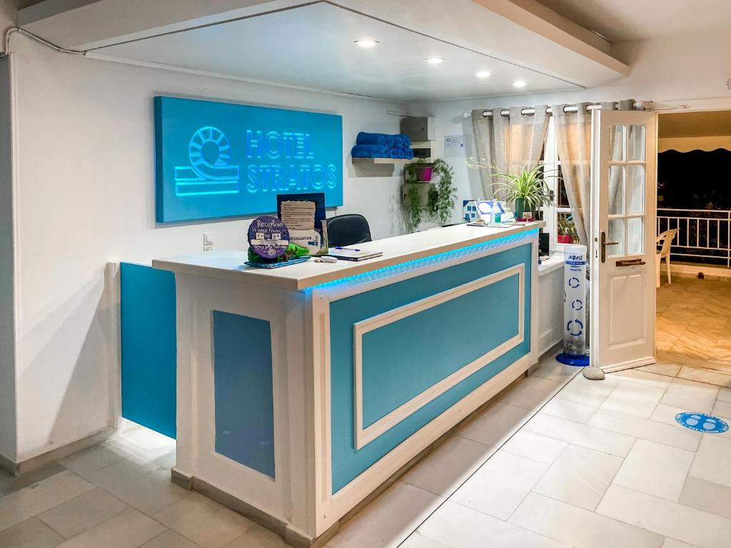 TV a/nebo společenská místnost v ubytování Stratos Hotel