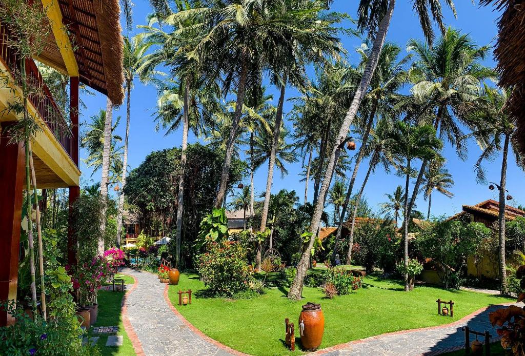 Seabreeze Deluxe with Private Balcony and Garden View