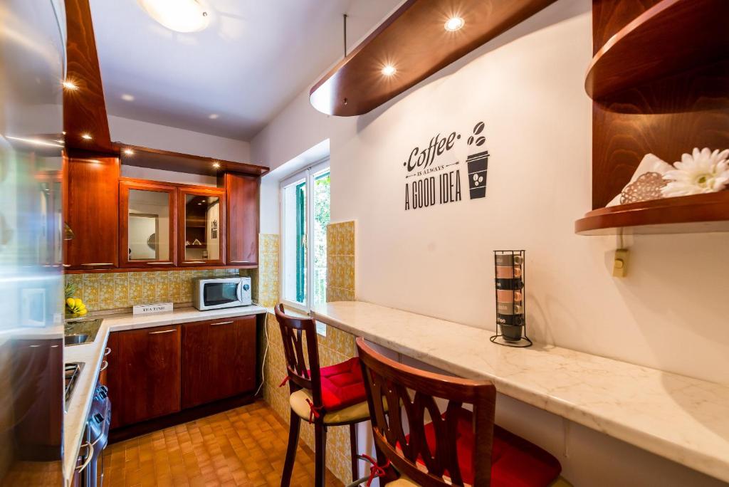 Kuchyňa alebo kuchynka v ubytovaní Apartment Valonija