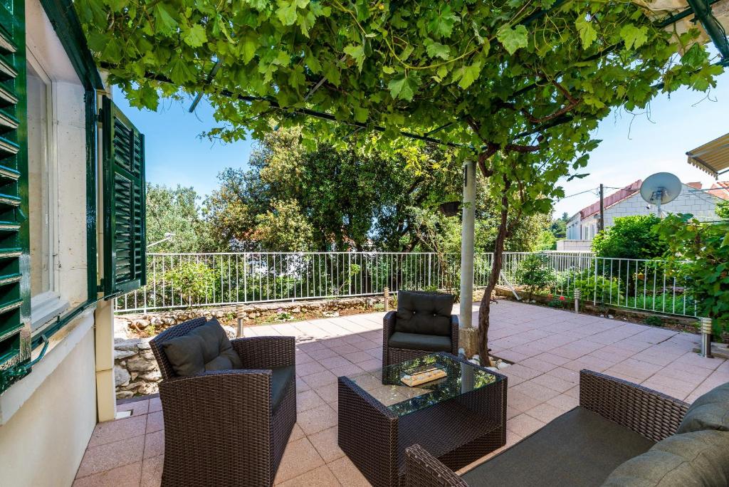 Vonkajšia záhrada v ubytovaní Apartment Valonija