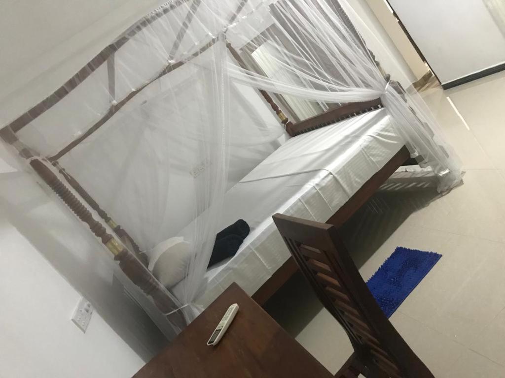 Postel nebo postele na pokoji v ubytování Sunnyplace Guest Mirissa