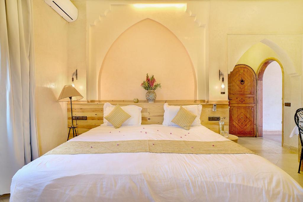 Postel nebo postele na pokoji v ubytování riad sbai palace