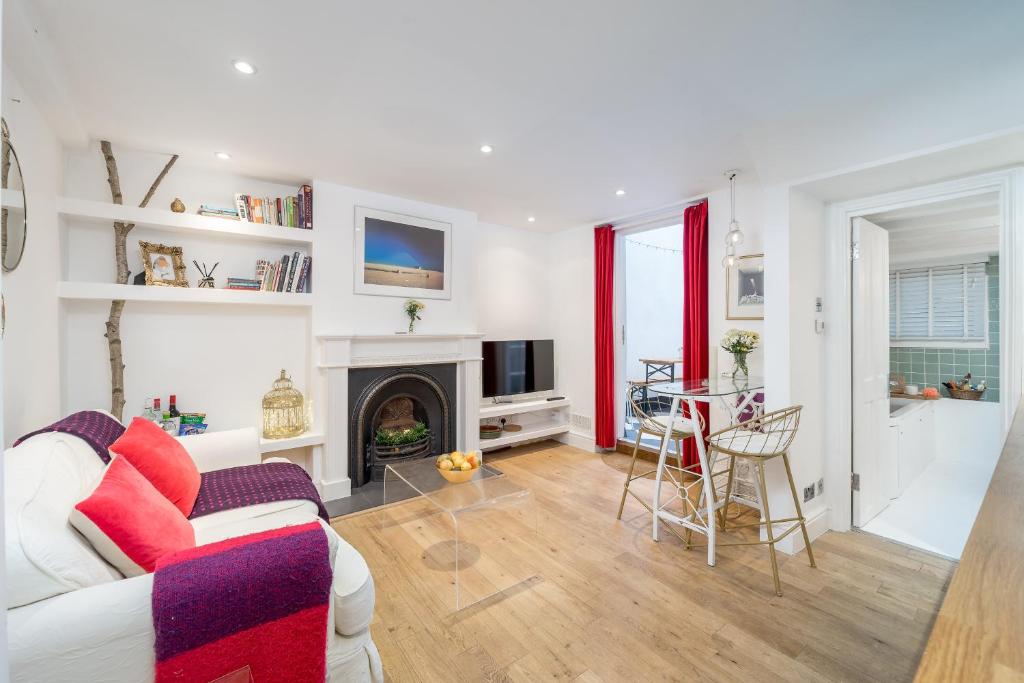 Stylish 1-bed flat with private courtyard in Shepherd's Bush, West London