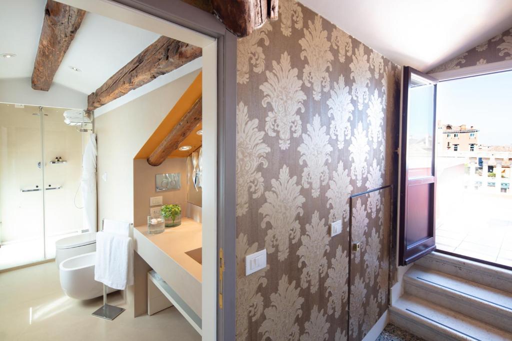 a bathroom with a sink and a toilet in a room at Palazzo Barocci in Venice