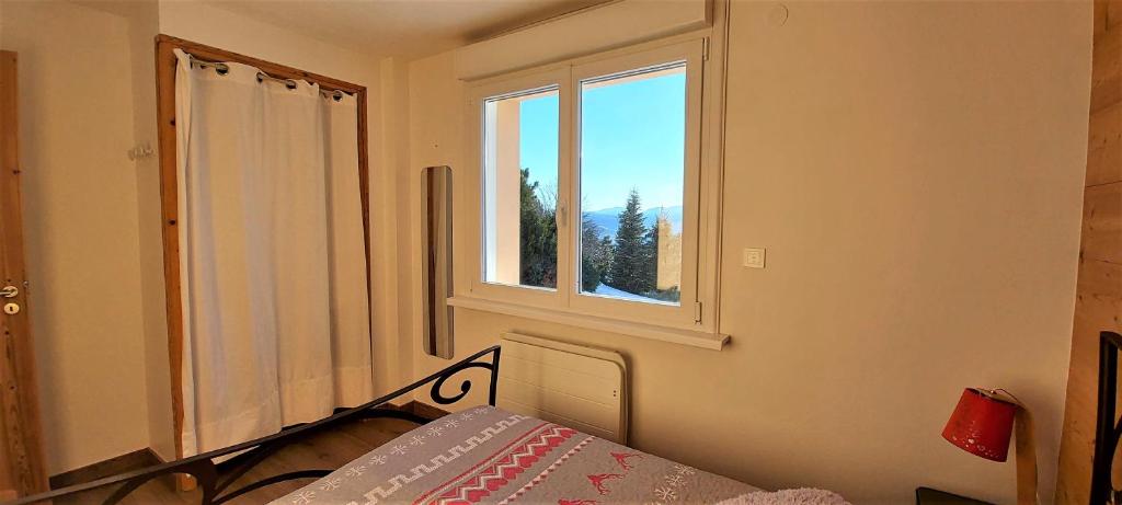Postel nebo postele na pokoji v ubytování Résidence Campredon - Décoration typique - 25m2 de Terrasse aménagée plein sud avec vue panoramique - Internet - Jardin - Parking - Navette - Linge et Ménage en options payantes
