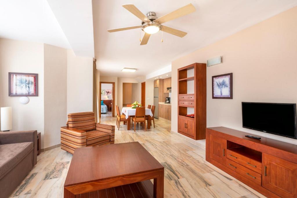 TV a/nebo společenská místnost v ubytování Apartamentos Vista Sur