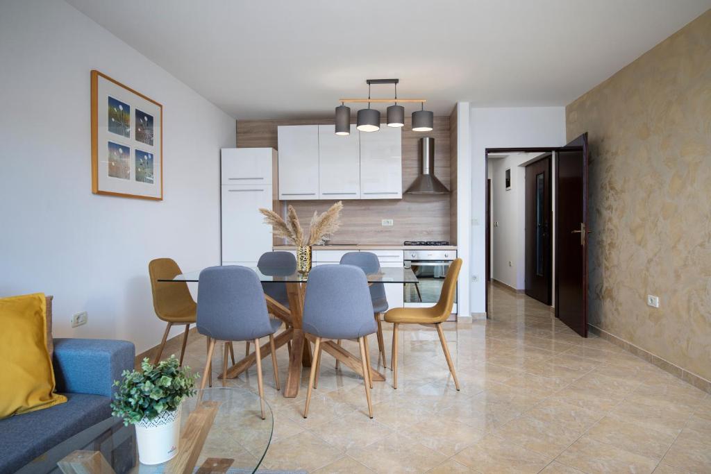 Kuchnia lub aneks kuchenny w obiekcie Sandy Bay Apartments - free mountainbike rental -