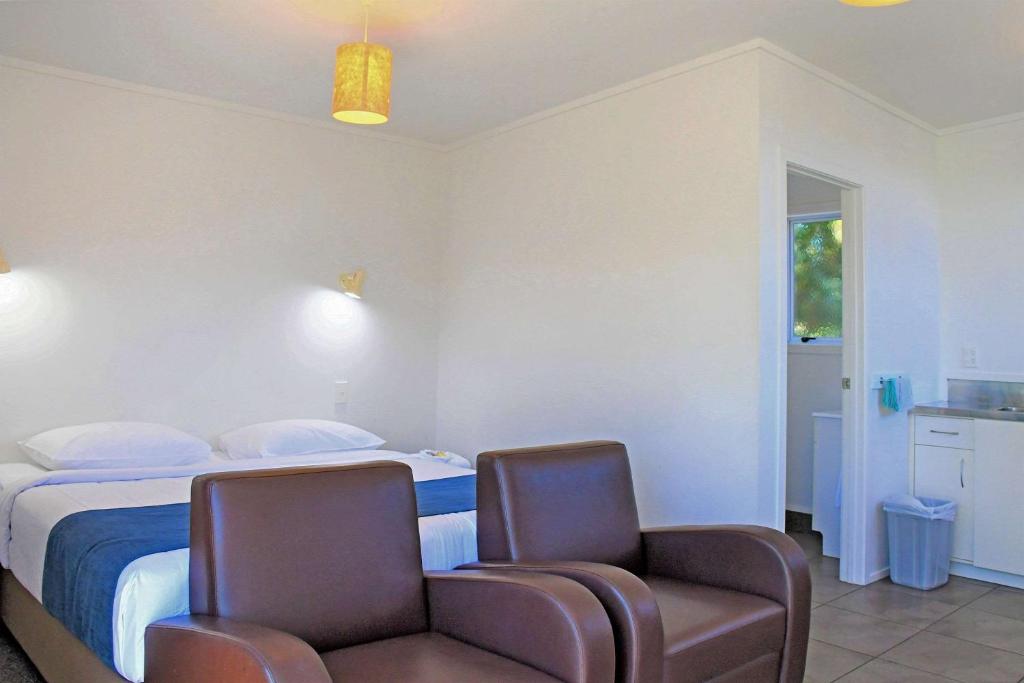 Postel nebo postele na pokoji v ubytování Comfort Inn Westshore Beach